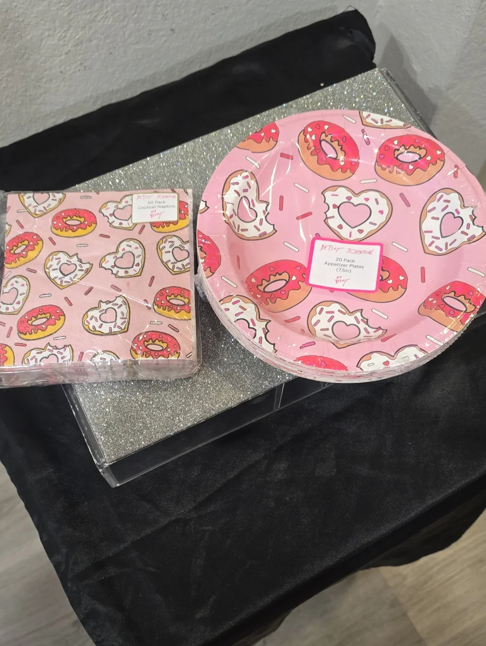 Betsey Johnson‎ Heart Donuts & Cocktail Napkin Set